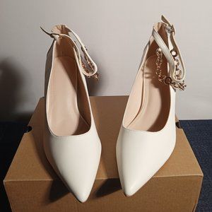Womens size 8.5 White pumps with ankle strap and chain accent New in Box